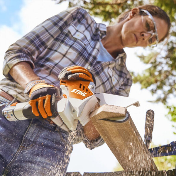 Трион STIHL верижен акумулаторен с 1 батерия и зарядно, 10.8 V, 2.6 Ah, 10 см, 1/4 „, GTA 26