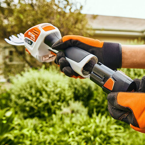 Акумулаторна ножица за трева STIHL и храсти с 1 батерия и зарядно, 10.8 V, 2 Ah, 200 мм, HSA 26