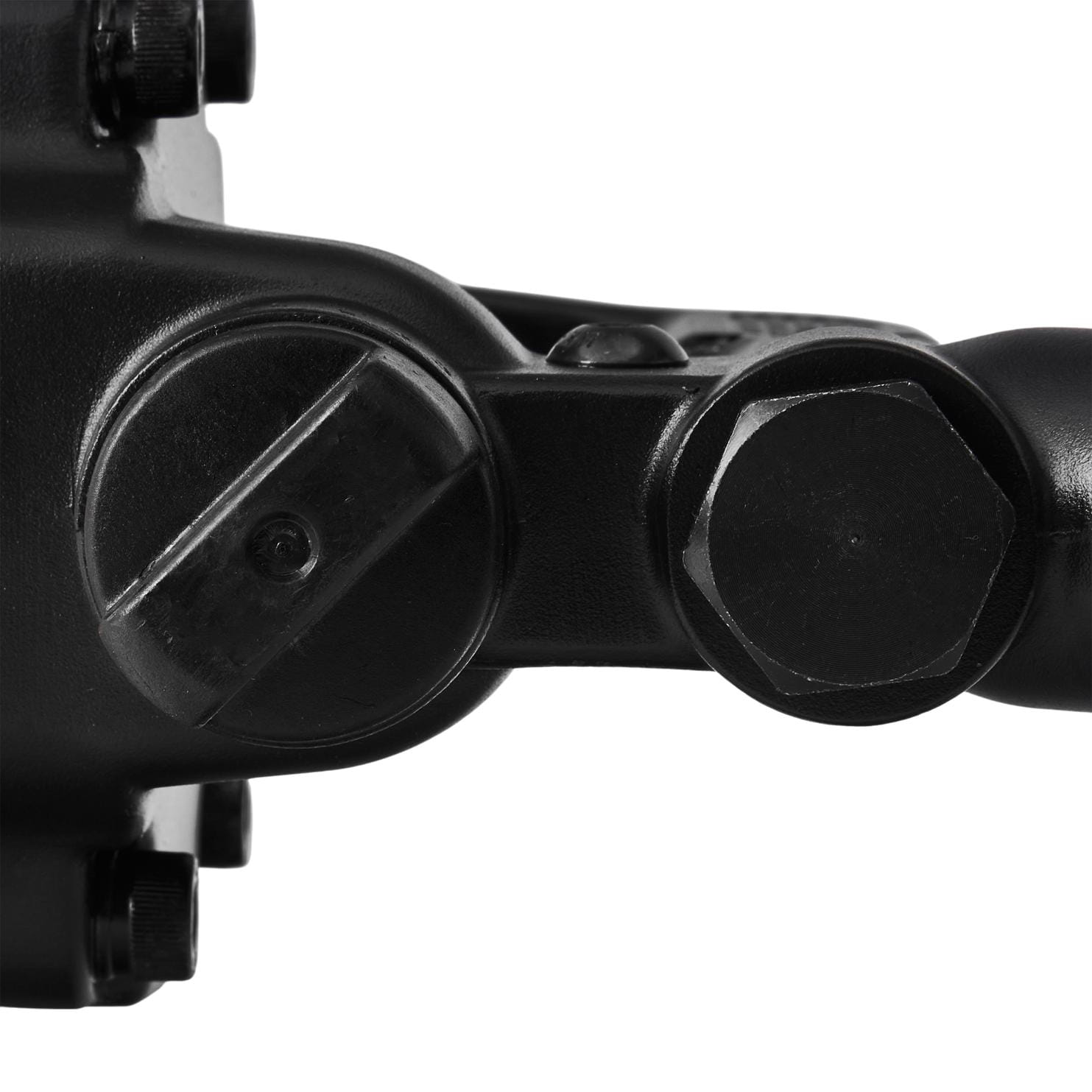 Пневматичен ударен гайковерт 5500Nm – Гайковерт в куфар + 2бр. вложки 1140 л/мин