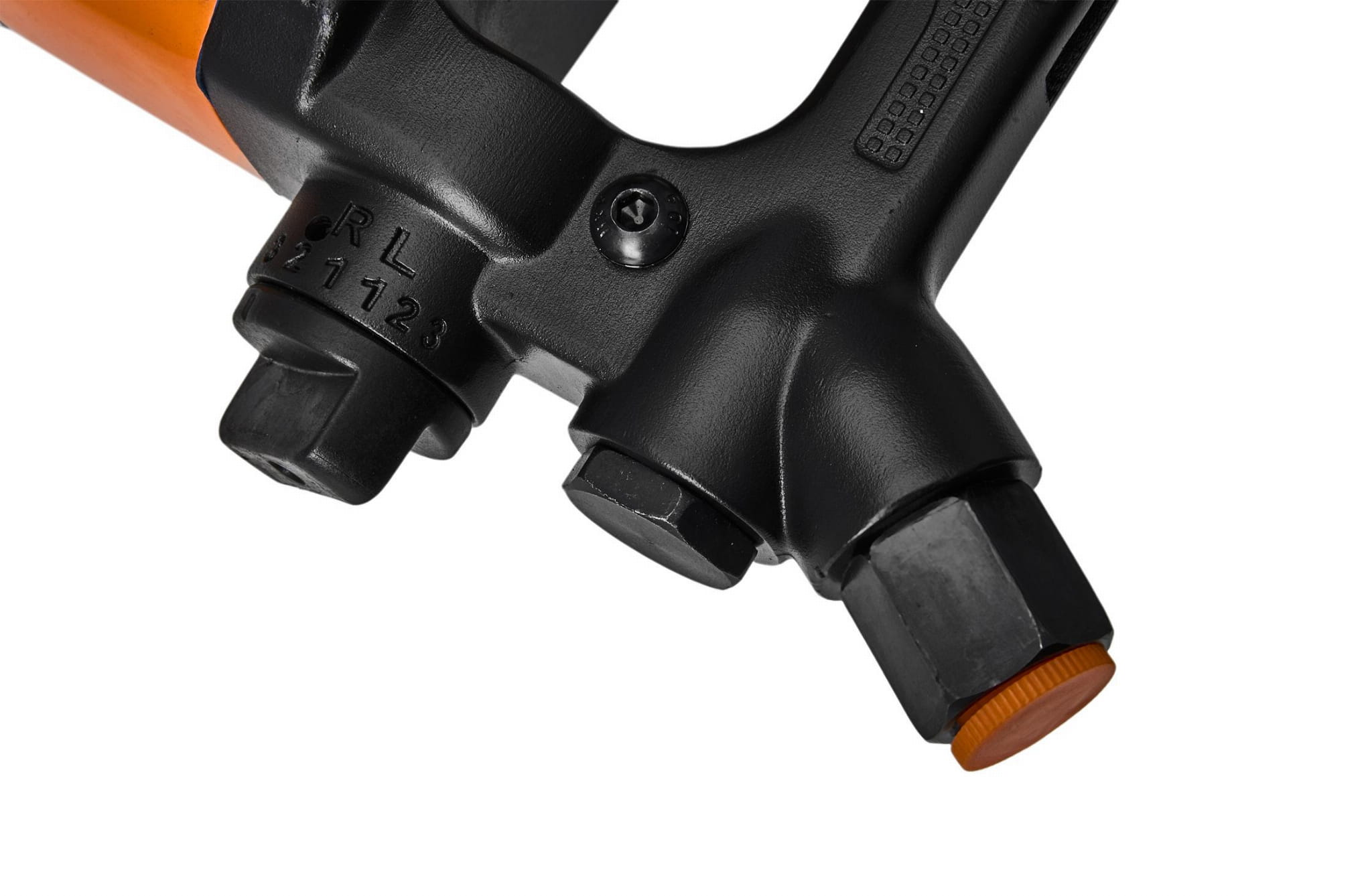 Пневматичен ударен гайковерт 5500Nm – Гайковерт в куфар + 2бр. вложки 1140 л/мин