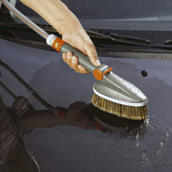 Четка за миене Gardena на автомобил с водна връзка без дръжка