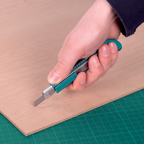 Нож макетен Wolfcraft пластмасов с 3 бр. резервни остриета 9 мм