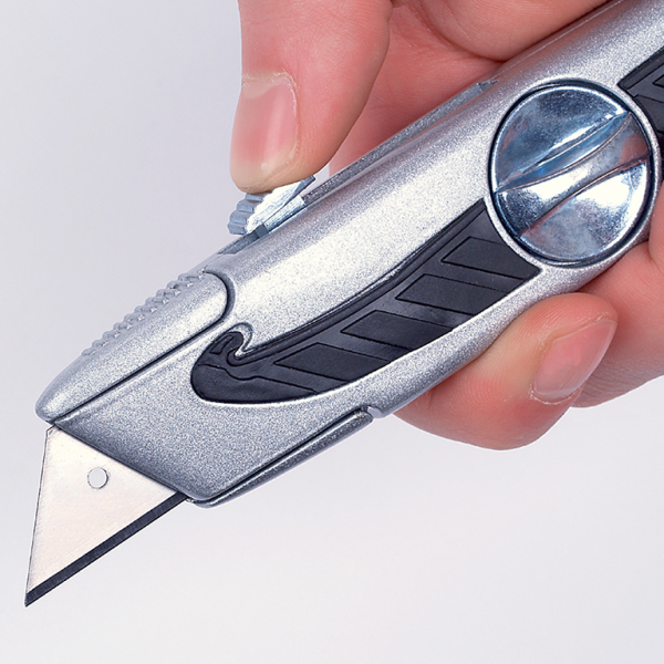 Нож макетен Wolfcraft метален с трапецовидно фиксирано острие 19 мм
