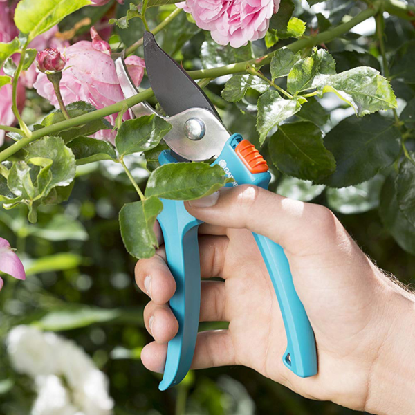 Ножица градинска Gardena за израстъци и издънки с ъглова глава ф 18 мм, Classic