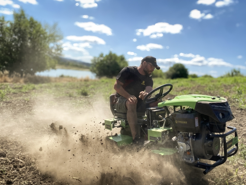Дизелов четириколесен мотоблок ТУНДЖА 300ДЕ, 12 hp, гуми 19/7-8