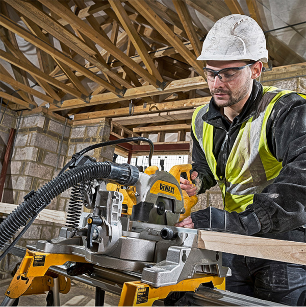 Циркуляр настолен DeWALT с герунг 1800 W, ф 216 мм, 6300 об./мин, DWS777